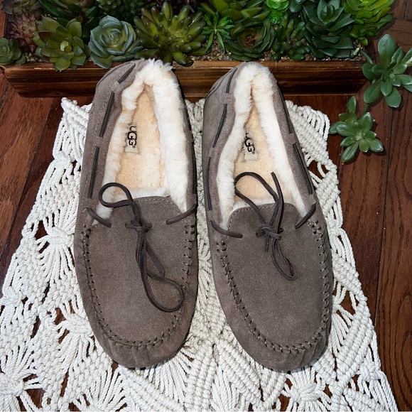 UGG | Olsen Slipper - Picture 2 of 8